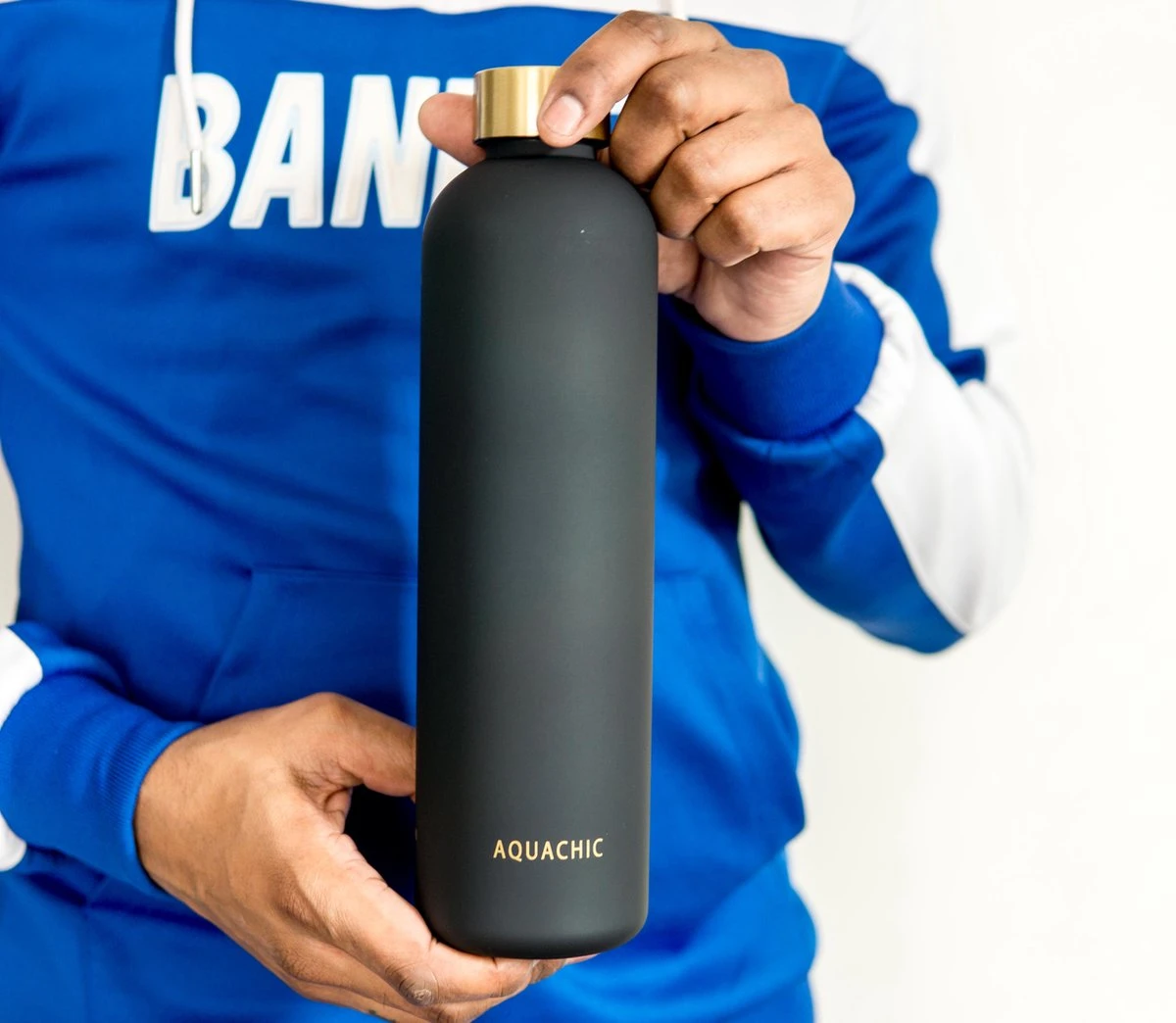 Aquachic - 1L Waterfles Met 2 Doppen En Tijdsmarkeringen - Lekvrij & Licht - Duurzaam - Nederlands Merk - Drink Fles / Bidon- Zwart 1 Liter 2 Aquachic - 1L Waterfles Met 2 Doppen En Tijdsmarkeringen - Lekvrij & Licht - Duurzaam - Nederlands Merk - Drink Fles / Bidon- Zwart 1 Liter - Afbeelding 2