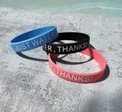 Merkloos Waterfles 2 Liter Zwart Transparant - Gratis Armband - Waterfles Met Rietje - Grote Waterfles - Sportbidon - Twee Liter Waterfles - Sportfles - Sportfles Fitness - Bottle 2 Liter- Drinkfles - Schenkfles - Zwart Transparant - Armbandje - Waterflessen -Barbecues Verkoopwinkel 1200x1099 3