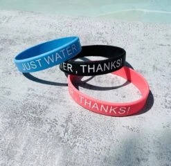 Merkloos Waterfles 2 Liter MET Sleeve Camo Zwart - Gratis Armband! - Waterfles Met Rietje -Drinkfles Met Rietje - Grote Waterfles - Bottle 2 Liter - Sportbidon - Sportfles Fitness - Waterkan - Gallon - Schenkfles - Waterflessen - Drinkbus -Barbecues Verkoopwinkel 1200x1165 5