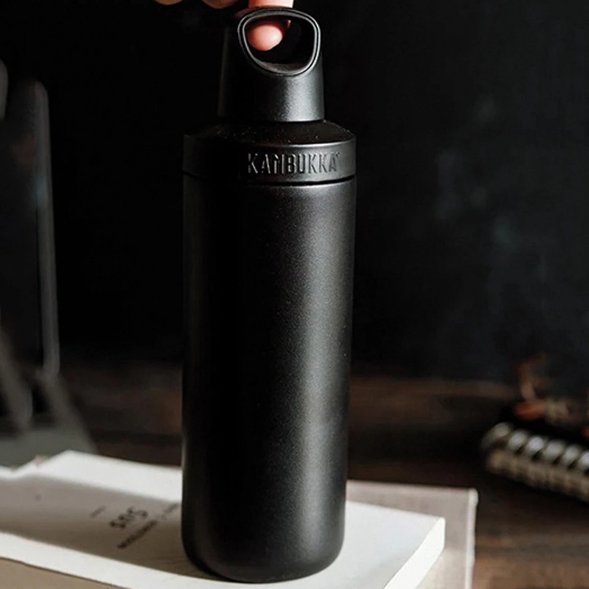 Kambukka Reno Geïsoleerde Drinkfles 500 ML - Matte Black Met Draaidop 7 Kambukka Reno Geïsoleerde Drinkfles 500 ML - Matte Black Met Draaidop - Afbeelding 7