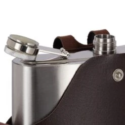 Relaxdays Platvink Edelstaal XXL - Heupfles 1,8 Liter - Zakflacon - Draagriem - Rvs Zilver -Barbecues Verkoopwinkel 1200x1200 1200