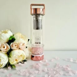 Duurzame Waterfles Met Kristal - Roségoud - Roestvrij Staal - Rozenkwarts Edelstenen - Verrijkt En Verzacht Water - Inclusief Thee/fruit Infuser - Edelstenen - 550 Ml - Waterfles - Drinkfles -Barbecues Verkoopwinkel 1200x1200 1309