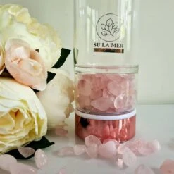 Duurzame Waterfles Met Kristal - Roségoud - Roestvrij Staal - Rozenkwarts Edelstenen - Verrijkt En Verzacht Water - Inclusief Thee/fruit Infuser - Edelstenen - 550 Ml - Waterfles - Drinkfles -Barbecues Verkoopwinkel 1200x1200 1310