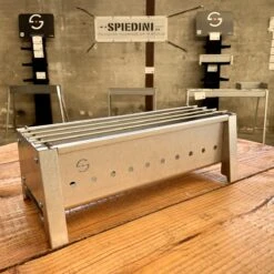 Spiedini Saté-bbq Bali 40 Mini - Kleine, Smalle Houtskoolbarbecue Met Horizontaal Rooster Voor Sate Of Andere Spiesjes - 40 Cm Lang, 11 Cm Breed, 14 Cm Hoog - Ideaal Voor Tuin- Of Open Haard, Of Balkon - Materiaal: Gealuminiseerd Ijzer -Barbecues Verkoopwinkel 1200x1200 222