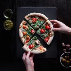 Navaris Pizzasteen XL Voor Oven En Barbecue - Rechthoekige Pizzaplaat 38 X 30 Cm - Inclusief Receptenboek - Keramisch Geglazuurd - Zwart -Barbecues Verkoopwinkel 1200x1200 385