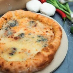 Boska Pizzasteen Deluxe - Voor Oven & BBQ - Knapperige Pizza's - Ø 29.5 Cm - BBQ Accessoires -Barbecues Verkoopwinkel 1200x1200 417