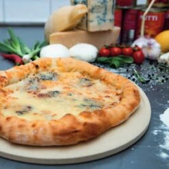 Boska Pizzasteen Deluxe - Voor Oven & BBQ - Knapperige Pizza's - Ø 29.5 Cm - BBQ Accessoires -Barbecues Verkoopwinkel 1200x1200 420