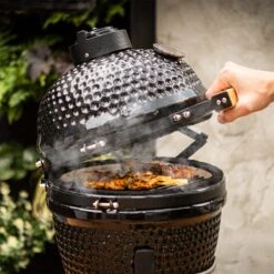 BluMill Kamado BBQ Egg - Kamado 13 Inch - Incl. Vlees Thermometer - Houtskoolbarbecues - Zwart - Ø 27cm 25 BluMill Kamado BBQ Egg - Kamado 13 Inch - Incl. Vlees Thermometer - Houtskoolbarbecues - Zwart - Ø 27cm -Barbecues Verkoopwinkel 1200x1200 44