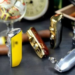 Cohiba® Sigarenaansteker - Sigarenboor - Sigaren - Sigaar - Cohiba Aansteker - Sigarenboor - Sigaren Accessoires - Sigarenknipper - Sigaar Aansteker - Cohiba - Incl. Luxe Geschenkdoos - Rood -Barbecues Verkoopwinkel 1200x1200 516