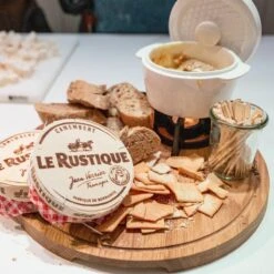 Boska Pizzaplank Friends L - BBQ Accessoires - Eikenhout - Handige Opvanggeul - Ø 34 Cm -Barbecues Verkoopwinkel 1200x1200 699