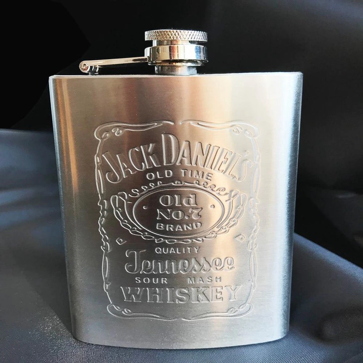 WiseGoods - Luxe Whiskey Heupfles - Platvink Drank Flacon - Zakflacon - Veldfles - Heupflacon - 200ml - 10.7 X 9.3 Cm - RVS 3 WiseGoods - Luxe Whiskey Heupfles - Platvink Drank Flacon - Zakflacon - Veldfles - Heupflacon - 200ml - 10.7 X 9.3 Cm - RVS - Afbeelding 3