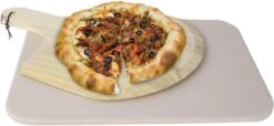 Buxibo 2in1 Pizzasteen - Voor BBQ & Oven - Inclusief Serveer Plank - Pizzabord/Pizzaplank - 30.5 X 38.1 X 1.4 Cm