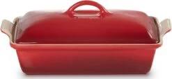 Le Creuset - Ovenschaal Met Deksel - 33 X 22.5 X 8 Cm - Kersenrood -Barbecues Verkoopwinkel 1200x556 5