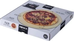 Boska Pizzasteen Deluxe L - Voor Oven & BBQ - Knapperige Pizza's - Ø 35 Cm - BBQ Accessoires -Barbecues Verkoopwinkel 1200x667 1