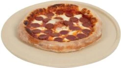 Boska Pizzasteen Deluxe L - Voor Oven & BBQ - Knapperige Pizza's - Ø 35 Cm - BBQ Accessoires -Barbecues Verkoopwinkel 1200x678 1
