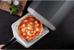 Ooni Pizzaschep Aluminium - Perforated Pizza Peel 12 Inch -Barbecues Verkoopwinkel 1200x806 2