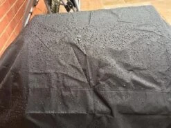 COVER UP HOC RED Label BBQ Hoes 145x61x117 Cm Waterdichte Barbecue Hoes / Afdekhoes Bbq / Met Trekkoord, Bbq Hoes, Bbq Hoes Waterdicht, Bbq Beschermhoes Zwart -Barbecues Verkoopwinkel 1200x902 5