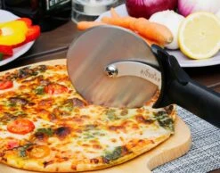 Bighorn Pizzaschep Voor BBQ En Oven-Inklapbare Handgreep -Pizzasnijder- Edelstaal -geschikt Als Broodschep En Ovenschep - SRPT01 -Barbecues Verkoopwinkel 1200x944 2