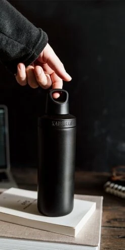 Kambukka Reno Geïsoleerde Drinkfles 500 ML - Matte Black Met Draaidop 12 Kambukka Reno Geïsoleerde Drinkfles 500 ML - Matte Black Met Draaidop -Barbecues Verkoopwinkel 600x1200