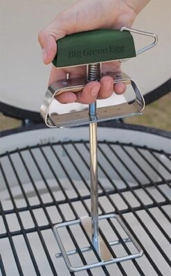 Big Green Egg Grid Lifter - Rooster Lifter - Gietijzeren Rooster Lifter -Barbecues Verkoopwinkel 745x1200 1