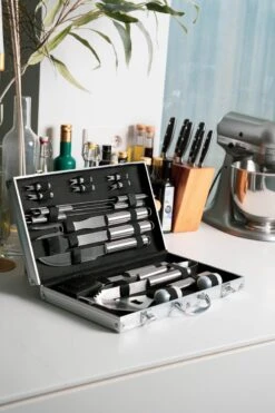 Sens Design BBQ Accesoires - 18 Delig - BBQ Gereedschapset Koffer -Barbecues Verkoopwinkel 800x1200 15