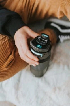 Kambukka Elton Geïsoleerde Drinkfles 750ml - Nightfall Met 3-in-1 Lid En Makkelijke Reiniging -Barbecues Verkoopwinkel 800x1200 51