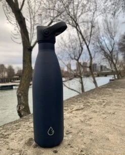 Wattamula Design Eco RVS Drinkfles - Donkerblauw - Extra Dop Met Rietje En Carrier - 500 Ml - Waterfles - Thermosfles - Sport -Barbecues Verkoopwinkel 964x1200 3